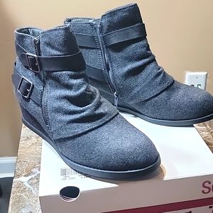 Women Grey boots